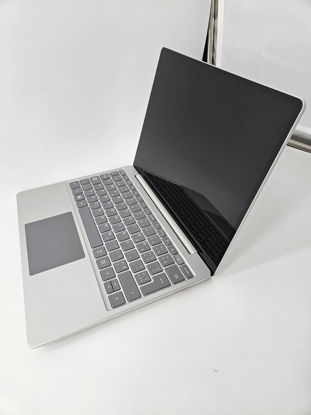 Microsoft Surface Laptop Go 2 Core i5-1135G7 2.4GHz 16GB 256GB 12.4" Touch W11P